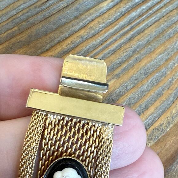 Vintage Black CAMEO Mesh BRACELET - 7" Gold Tone Mesh w/Scrolls - 1960s-70s - Picture 5 of 5